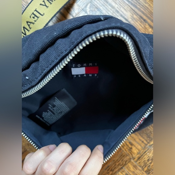 Tommy Jeans Crest Collection 6.0 Navy Bum Bag - Picture 11 of 16